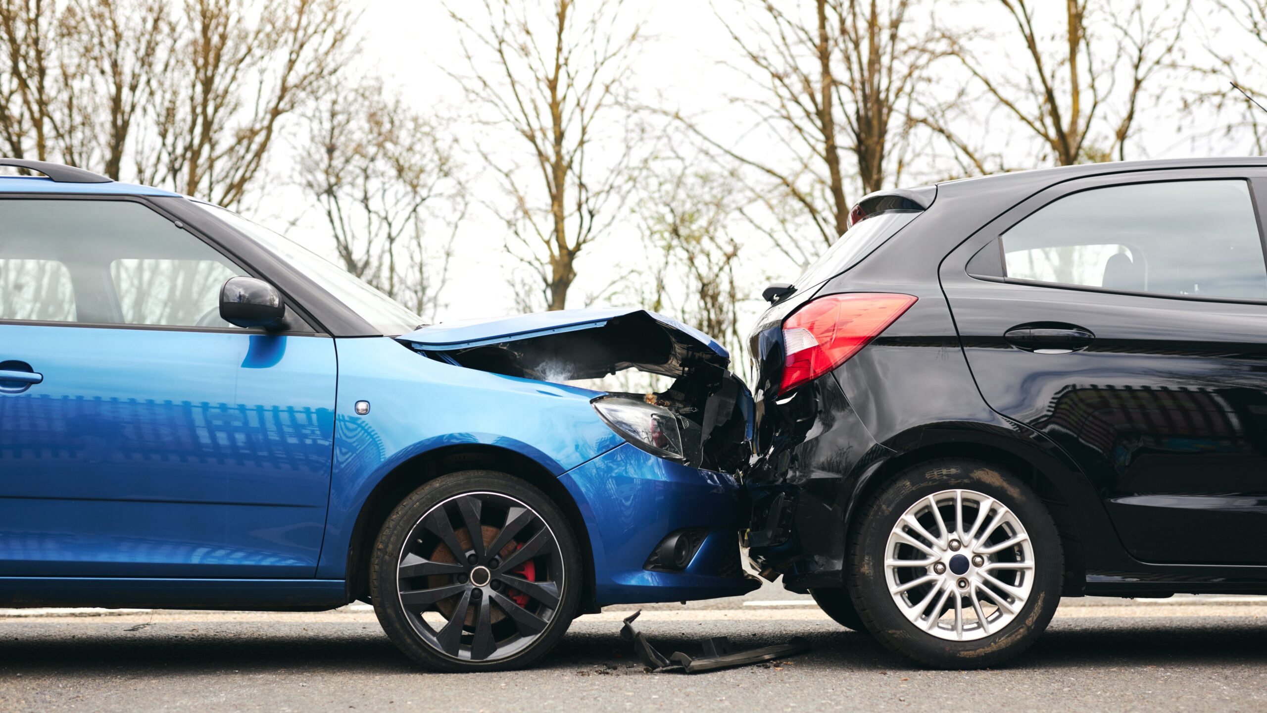 O que fazer depois de bater o carro? Passo a passo para acionar o seguro sem erro